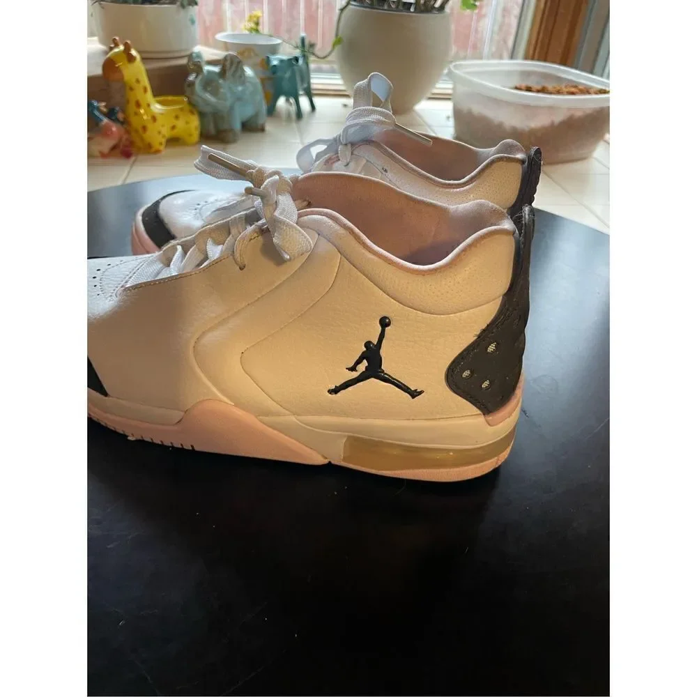 Jordan Shoes (SZ 4Y)